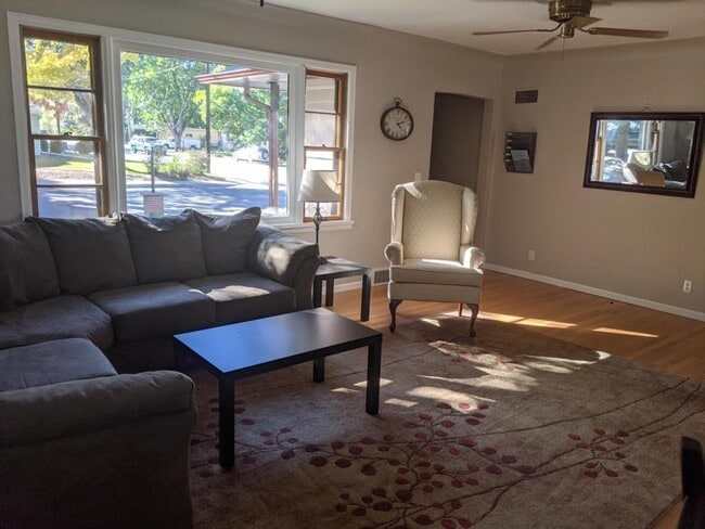 Building Photo - 770 Douglas Ave