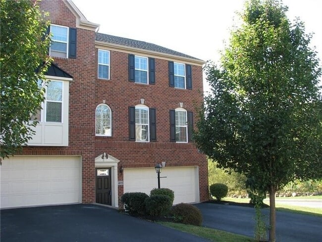 Primary Photo - 411 Maple Ridge Dr
