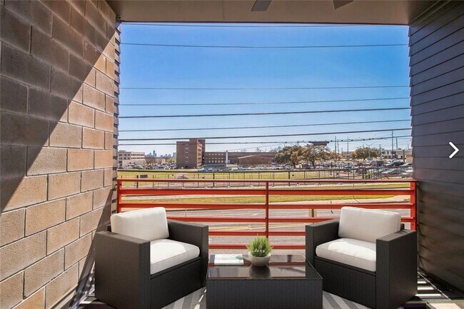 Building Photo - Stunning 3-bed/3.5-bath Condo Available Fo...