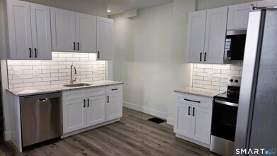 Building Photo - 14 Meadow St