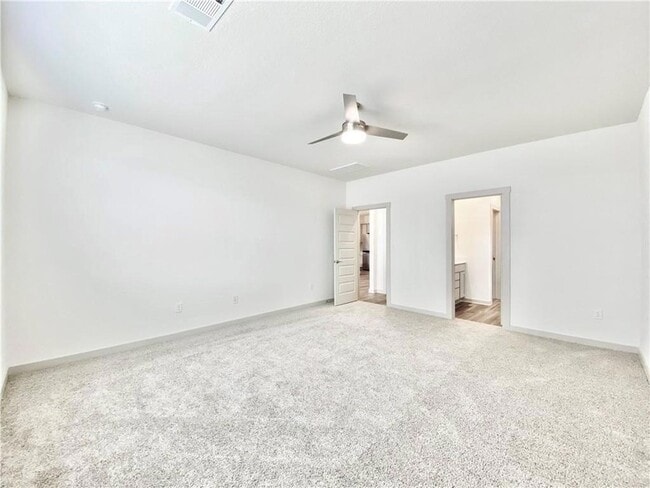 Building Photo - 100 Geminiflora Bend