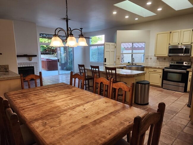 Building Photo - 54035 Avenida Martinez