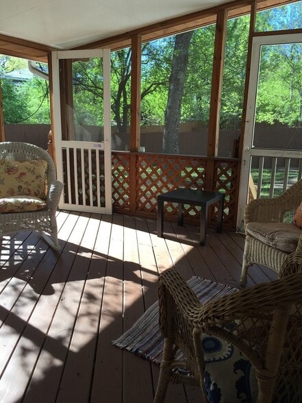 Building Photo - 199 Lake Dr