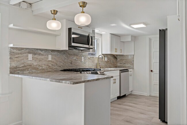 Building Photo - 14 2nd Ave