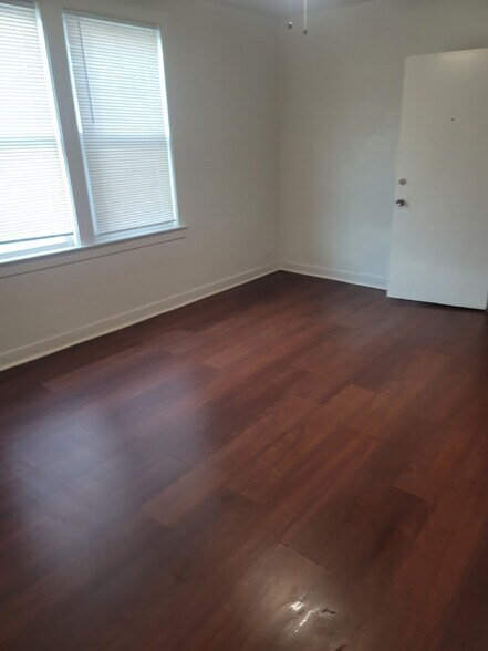 Building Photo - 5118 S Hermitage Ave