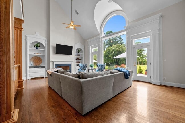 Building Photo - 450 Cox Rd