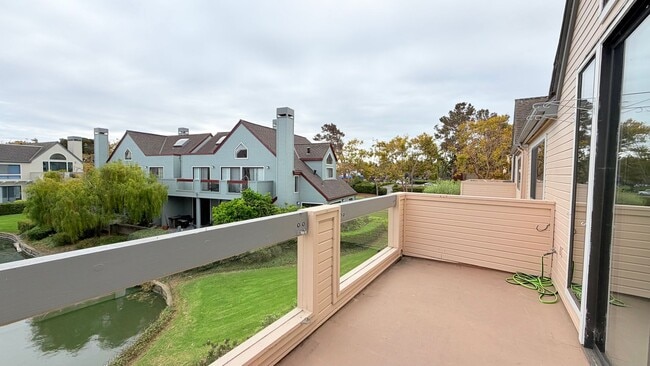 Building Photo - 8 Eclipse Ct
