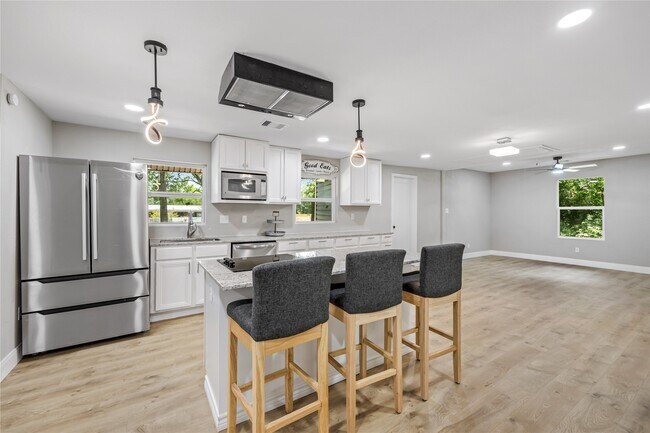 Building Photo - 10928 L&M Rd