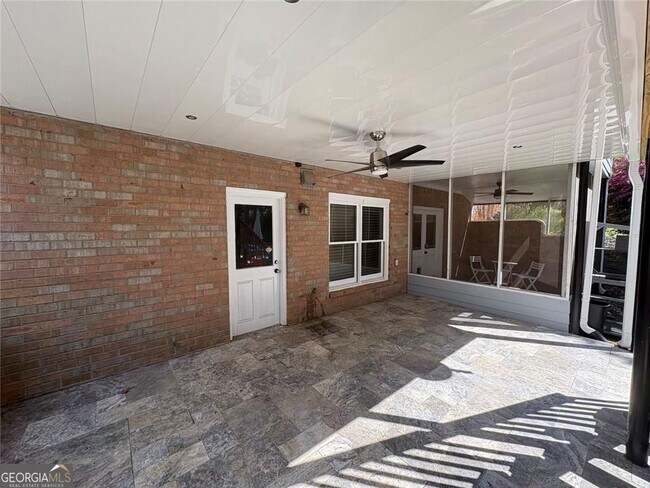 Building Photo - 2785 Shoemaker Ln