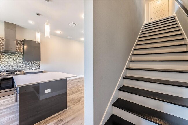 Building Photo - 1417 Kramer Ln