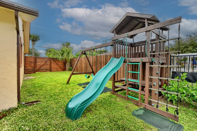 Building Photo - 414 Lindell Blvd