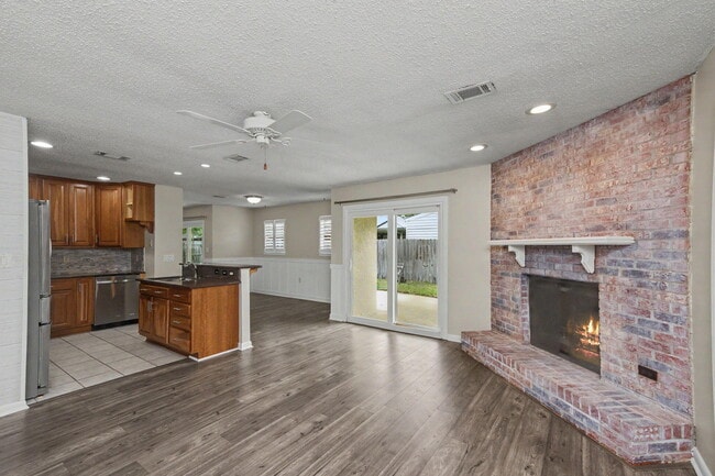 Building Photo - 6 Pinehurst Dr