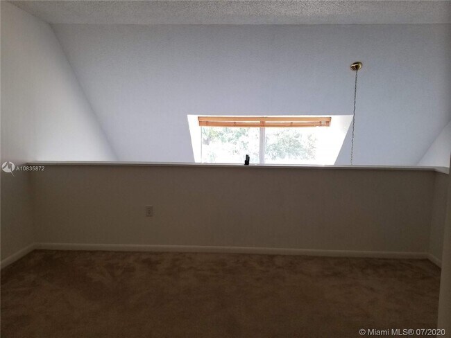 Building Photo - 6886 N Kendall Dr