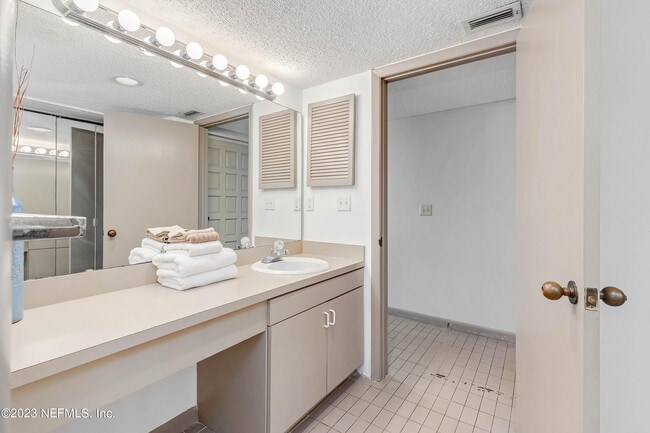 Building Photo - 630 Summer Pl