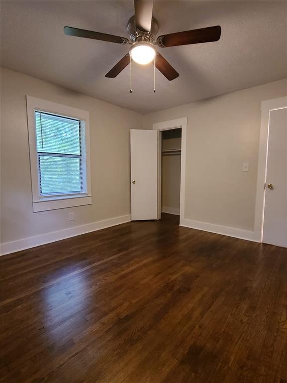 Building Photo - 1940 Meadow Ln