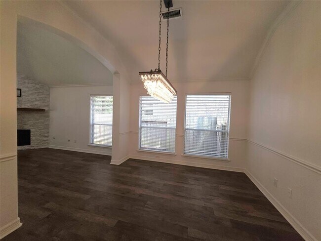 Building Photo - 126 S Millport Cir