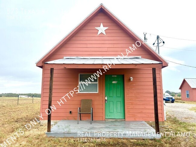 Primary Photo - AVAILABLE NOW! Modern Cabin for Rent in Fl...