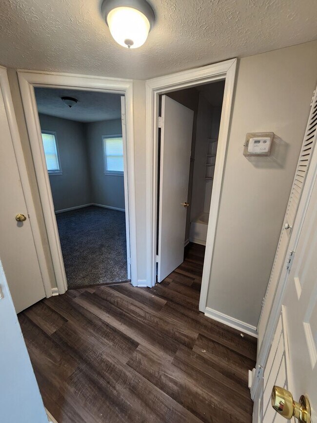 Building Photo - Newly updated 3 bedroom 1.5 bath home for rent in Valley Station!