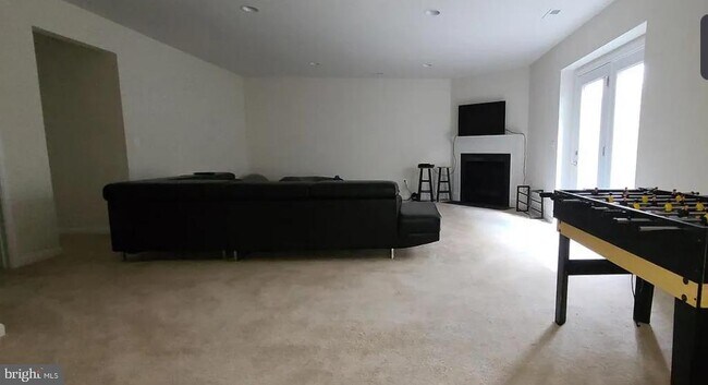 Building Photo - 24800 Beardgrass Pl