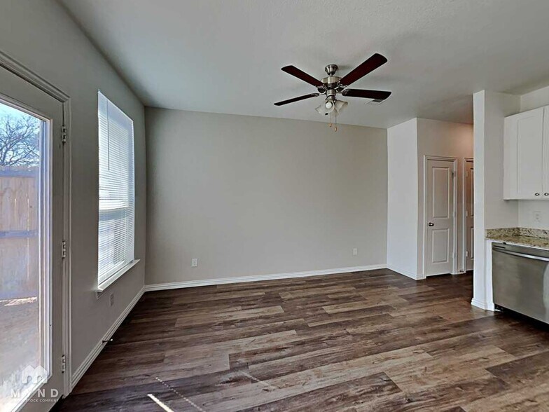 Building Photo - 3265 Karen St