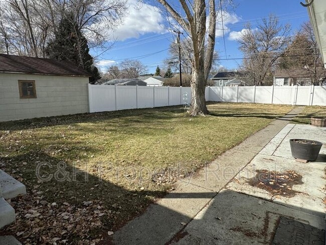 Building Photo - 1711 Avenue D