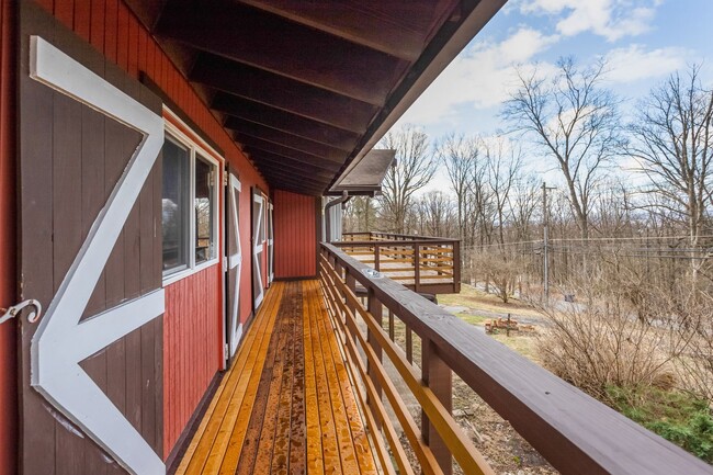 Building Photo - Mid-Century Lodge Home in Frederick with 6...