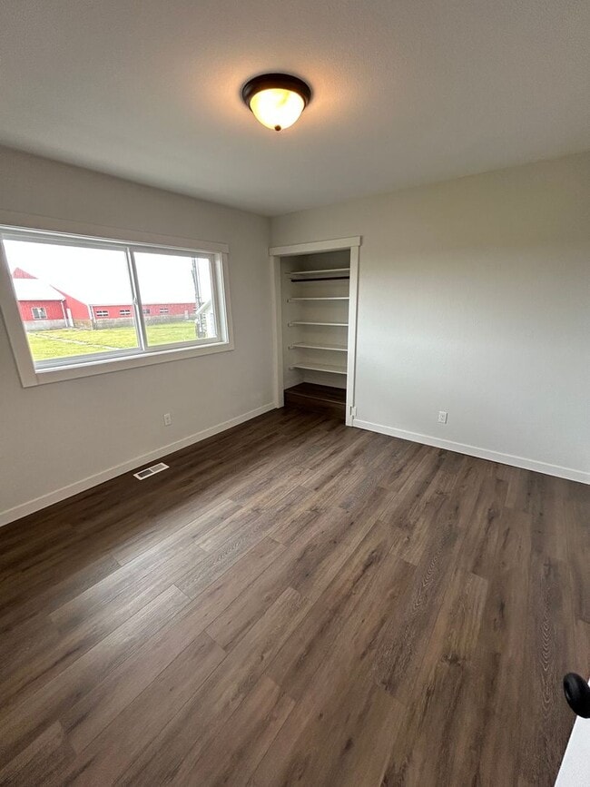 Building Photo - Fully Remodeled Five Bedroom House for Rent!