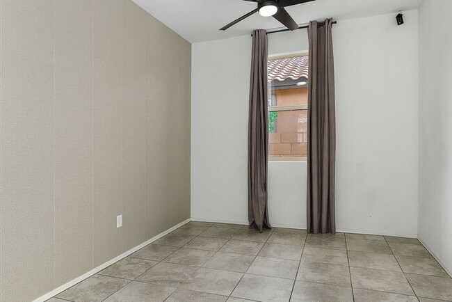 Building Photo - Three Bedroom in Sahuarita