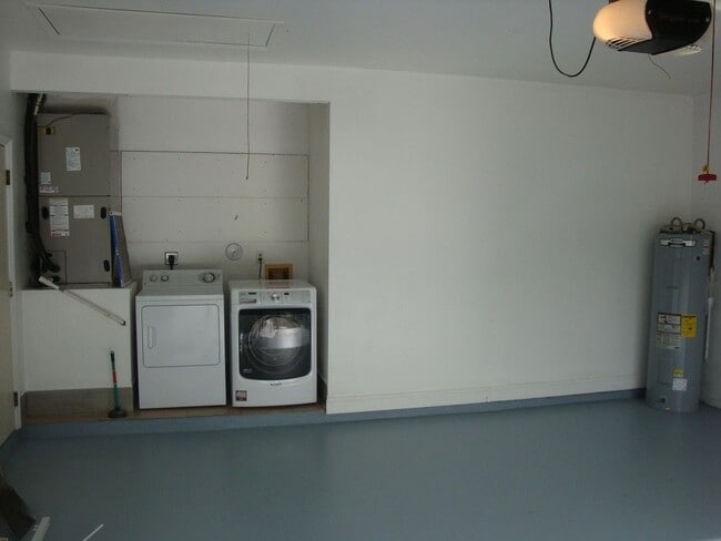 Building Photo - 317 Jennings Ave