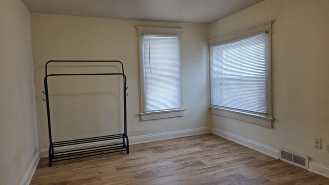 Building Photo - 212 S Badger Ave