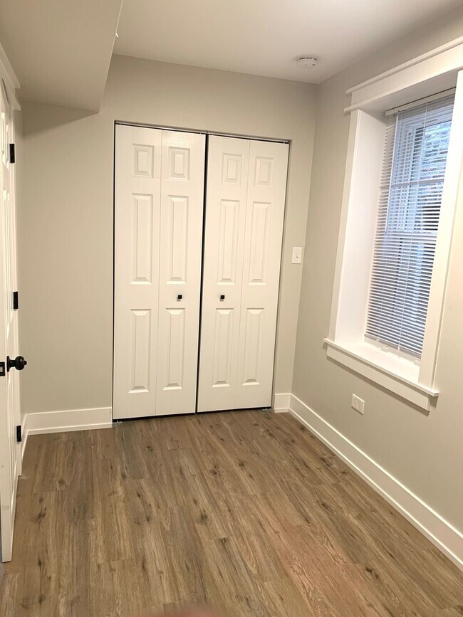 Building Photo - 1943 N Winchester Ave