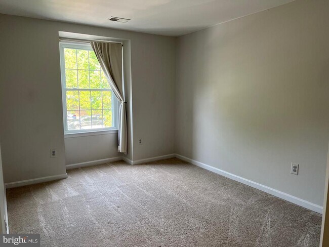 Building Photo - 7384 Jiri Woods Ct