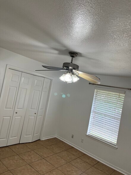 Building Photo - 1508 Valleyridge Dr