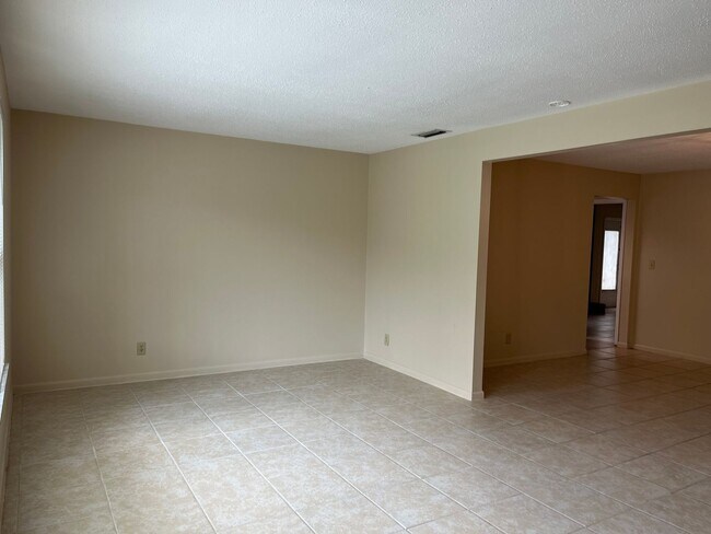 Building Photo - 900 US-1