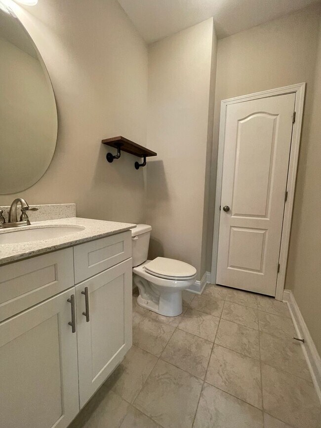 Building Photo - 3 Bedroom 3 Bathroom in Haymount! Pets okay