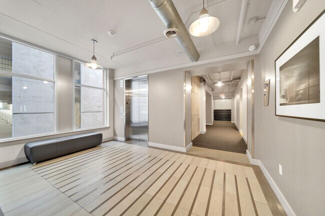 Building Photo - 1901 Post Oak Blvd