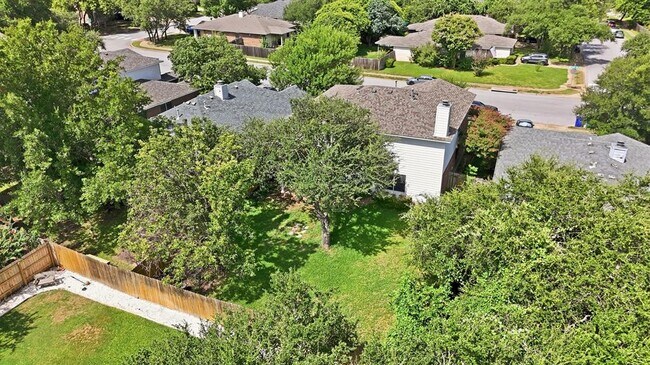 Building Photo - 1806 Carriage Hills Trail