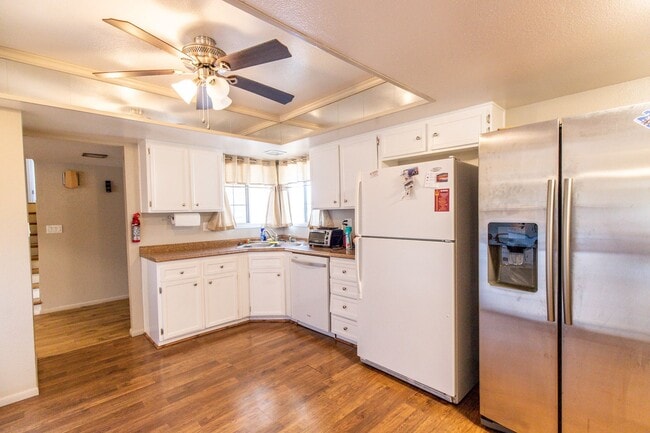 Building Photo - 6 Bedroom 3.5 Bathroom Tri-Level Home In Tempe close to ASU