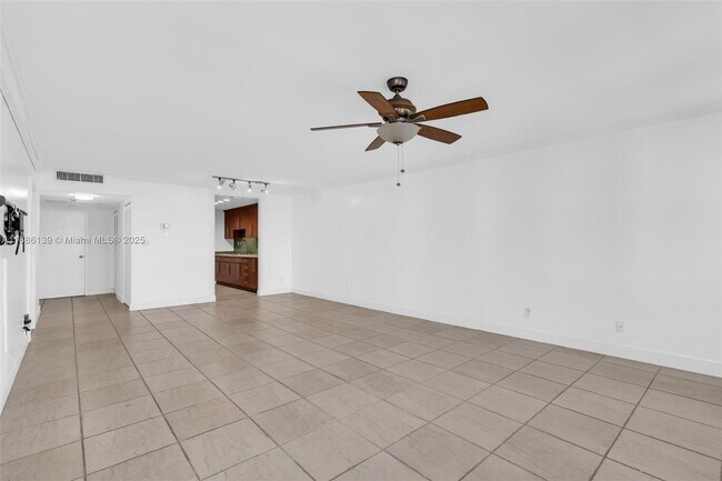 Building Photo - 5401 Collins Ave