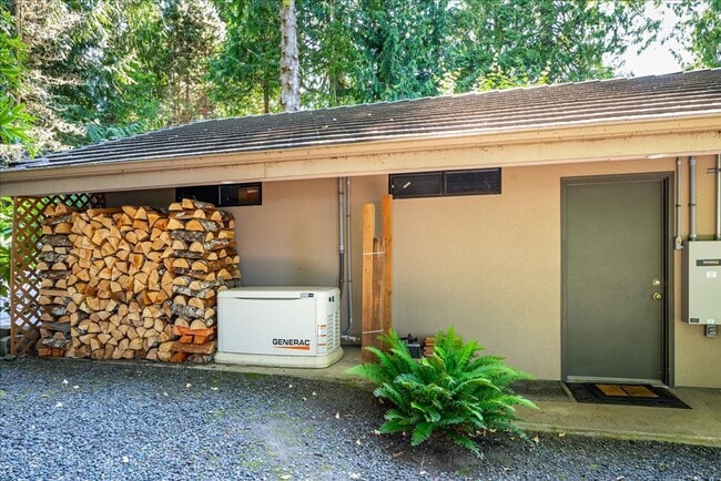 Building Photo - 1385 E Ludlow Ridge Rd