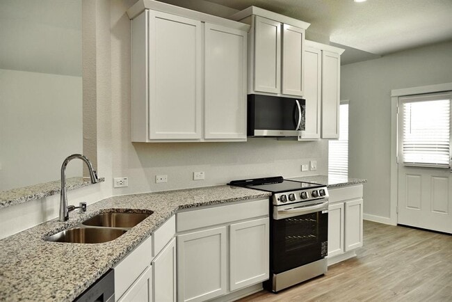 Building Photo - 358 Shoreview Dr