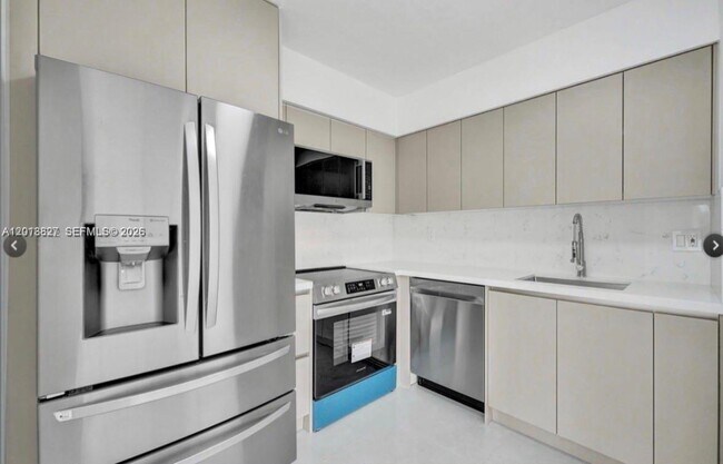Building Photo - 4701 N Andrews Ave