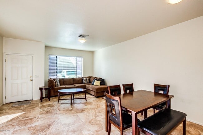 Building Photo - 1251 E Weimer Cir