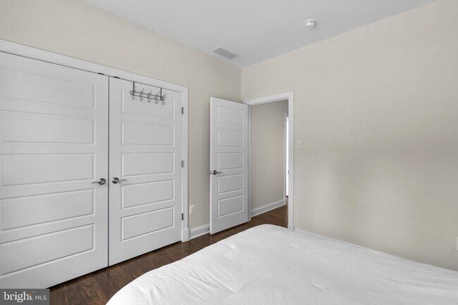 Building Photo - 17601 Crystal Spring Terrace