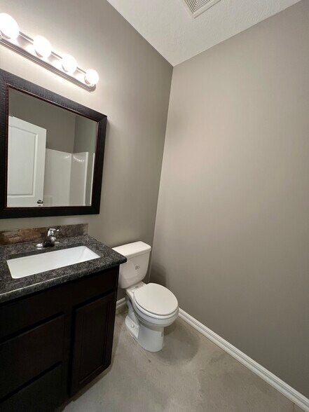 Building Photo - 4801 N Hillside Ct