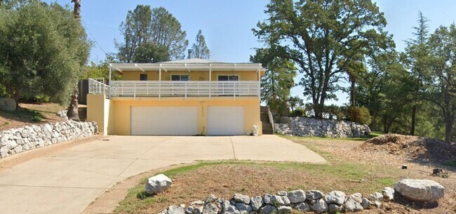 Building Photo - 19090 Hollow Ln