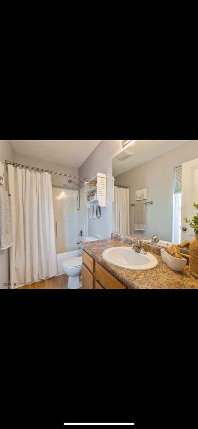 Building Photo - 15220 Greenbelt Dr