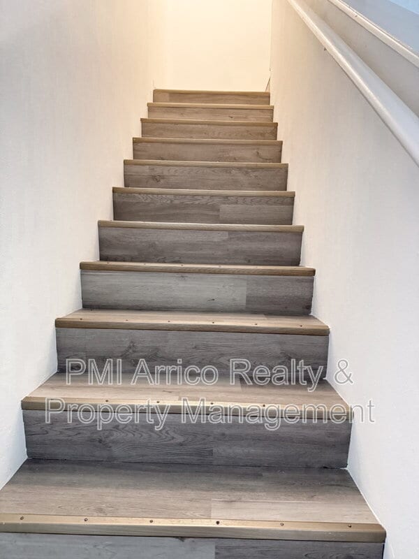 Building Photo - 7328 E Bank Dr