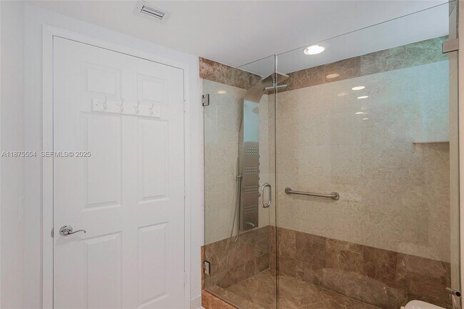 Building Photo - 3370 Hidden Bay Dr