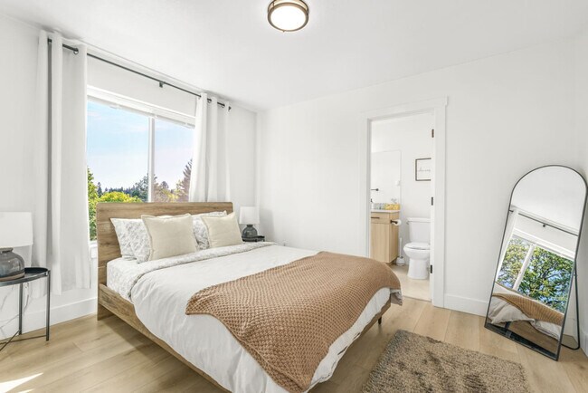 Building Photo - 3309 NE 42nd Pl